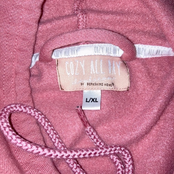 Pink Robe. Has pockets, Hood, cotton inside is fleece lined. Size L/XL - Picture 3 of 3